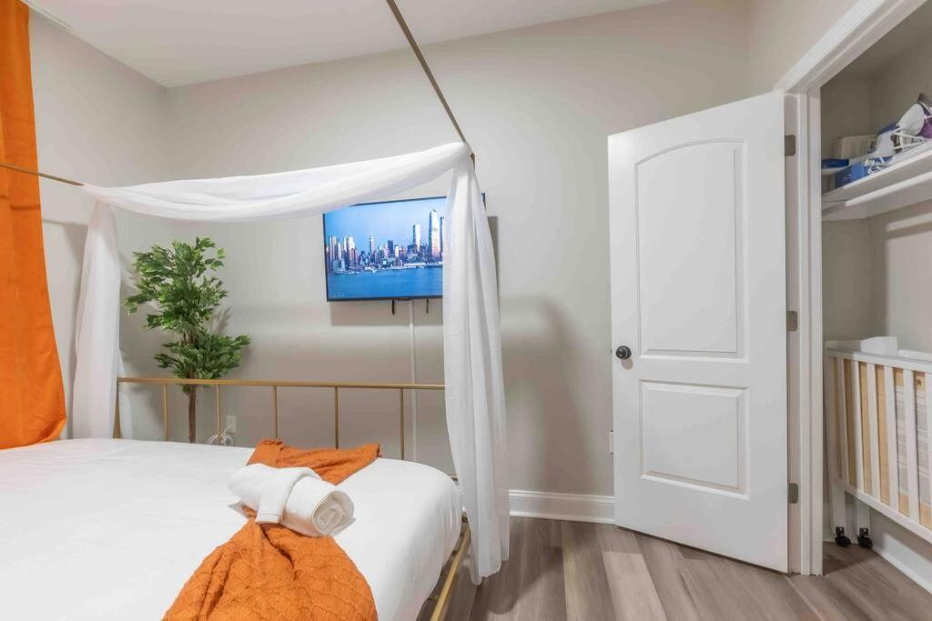 ニューアークPumpkin Premise By Airport, 5 Beds, Sleeps 8, Book 7 Days, Get 20 Percent Offアパートメント エクステリア 写真